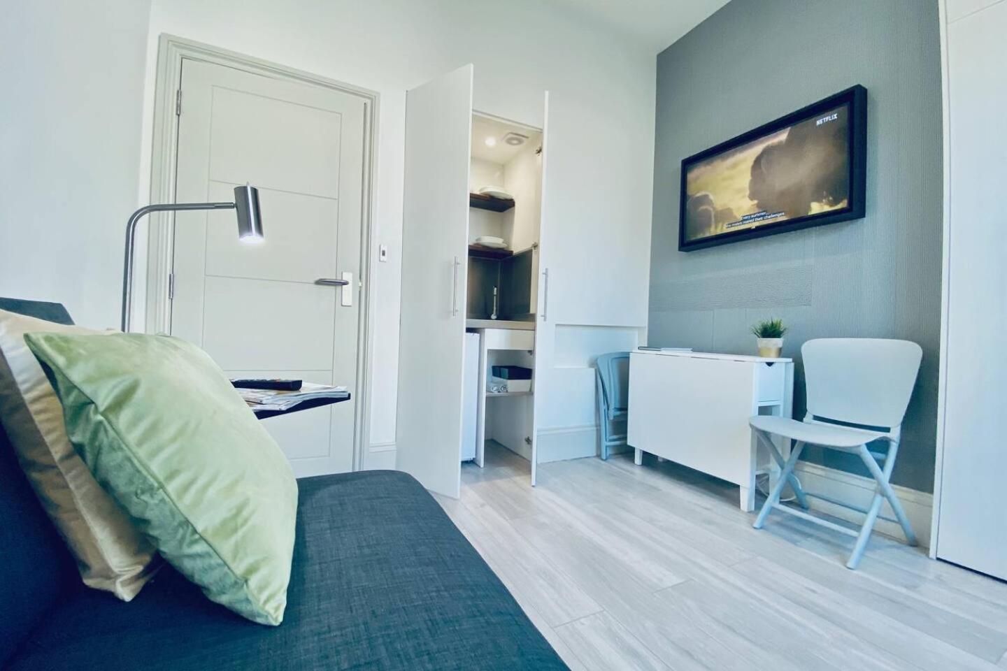 Apt 03 Beachside Beauty Central Studio Steps From Cafes Brighton Eksteriør billede