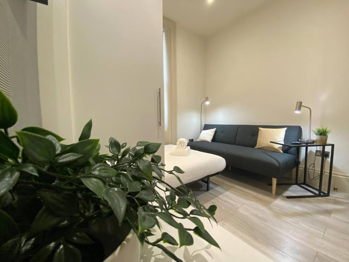 Apt 03 Beachside Beauty Central Studio Steps From Cafes Brighton Eksteriør billede