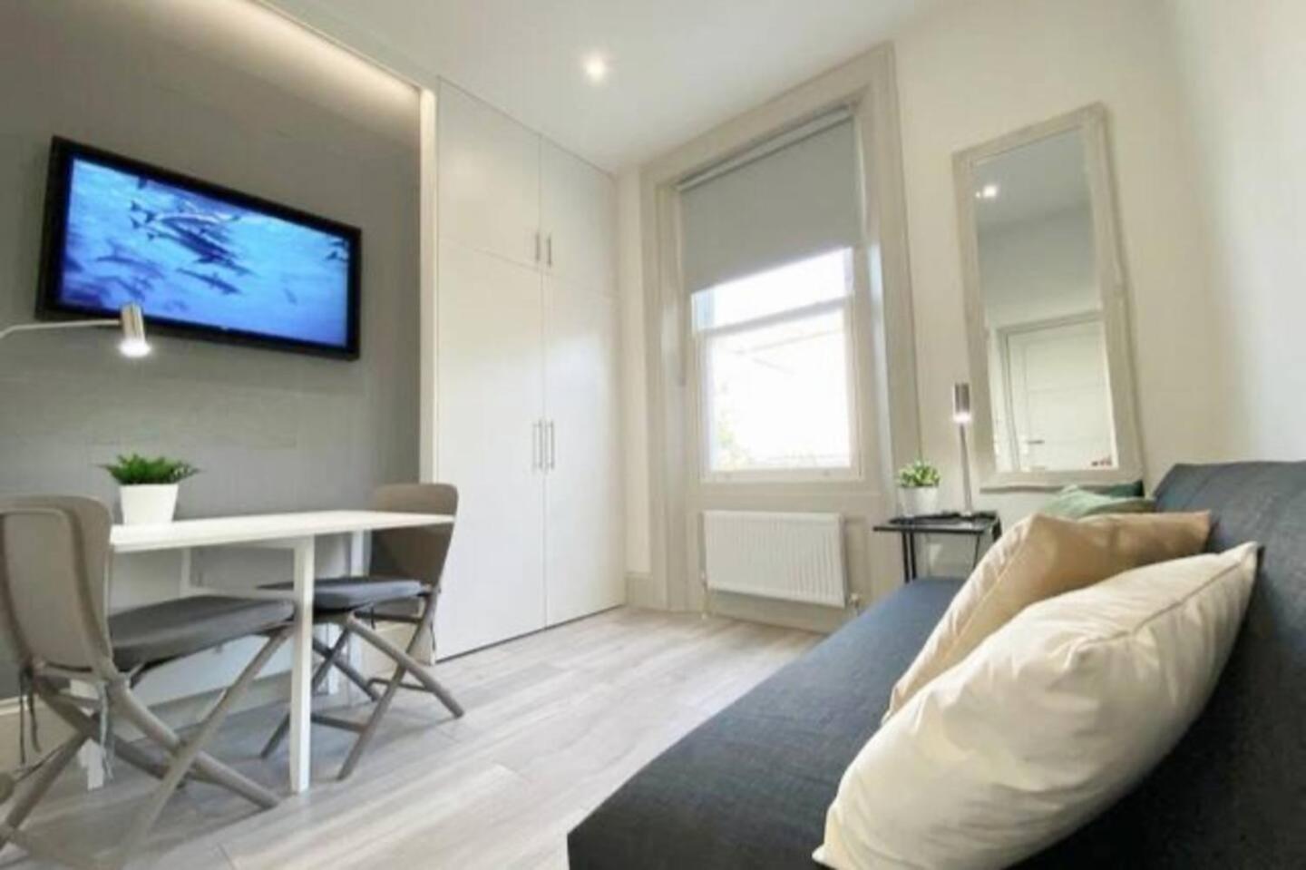 Apt 03 Beachside Beauty Central Studio Steps From Cafes Brighton Eksteriør billede